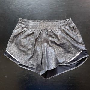 Lululemon Hotty Hot Tall Foil Silver 4” (size 8)